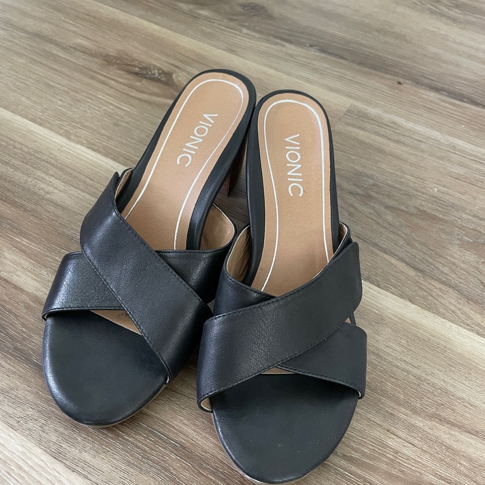 Vionic Black Mules Sleek Minimalist Design